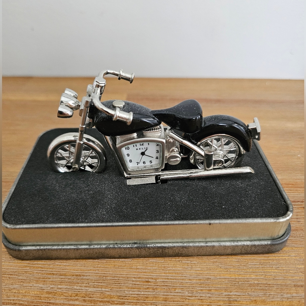 New Vintage Never Used RELIC Mini Diecast Motorcycle Clock In Original Packaging